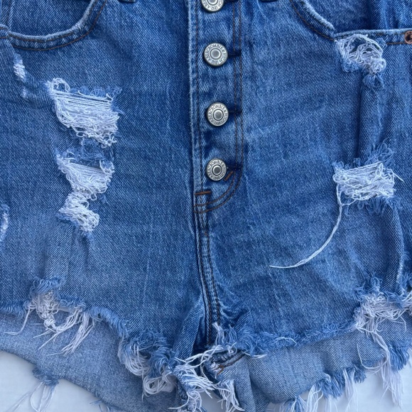 Women’s Abercrombie and Fitch Jean shorts - Picture 2 of 7